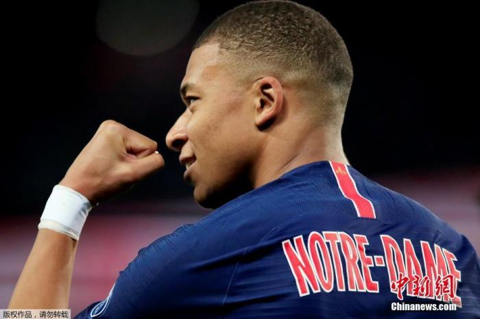 梅西C罗争夺世界杯冠军 新星闪耀卡塔尔赛场