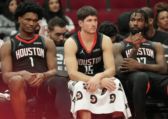 火箭季后赛前景黯淡 前四争夺陷入困境