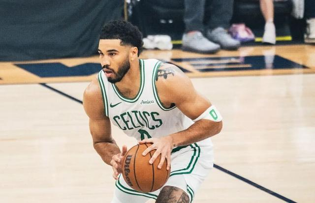 塔图姆298天复出后单核带队两战全胜，展现王者