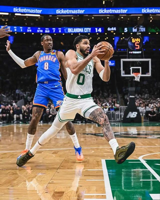 塔图姆298天复出后单核带队两战全胜，展现王者