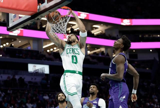 塔图姆298天复出后单核带队两战全胜，展现王者