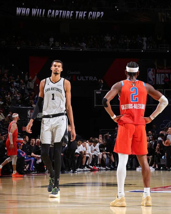 西部前三卷出新高度 文班亚马两双成关键