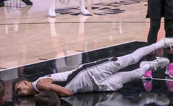 文班亚马意外受伤致马刺失利 系列赛1-1平局